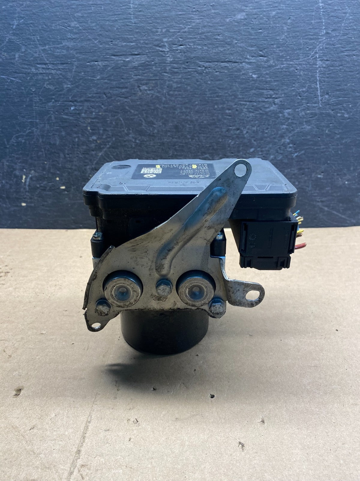 2009–2013 BMW E90, E91, and E92 ABS Anti-Lock Brake Pump Module AE9991 DG3