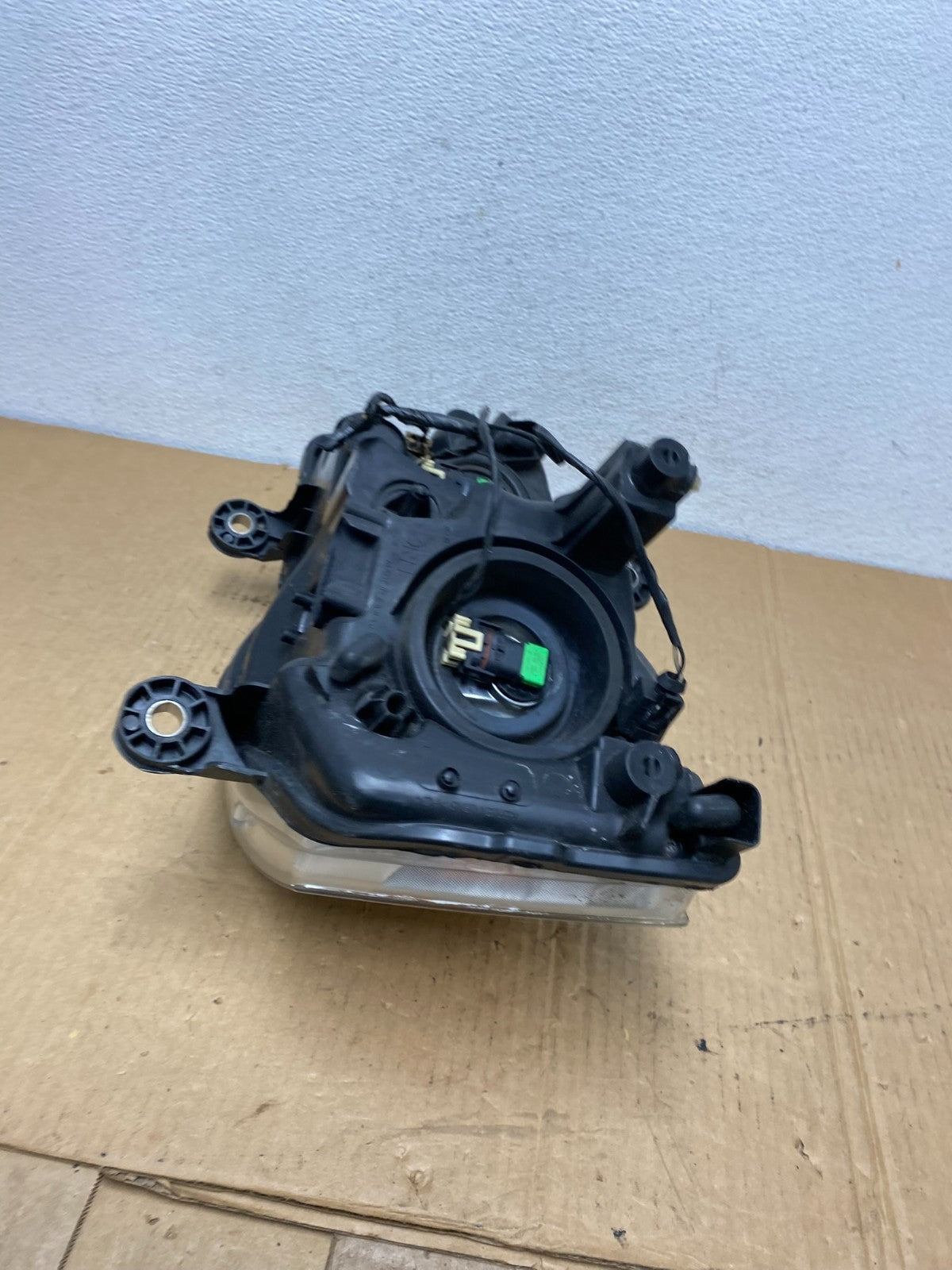 2011 to 2016 Chrysler Town and Country Right Passenger Headlight AC7643 DW5