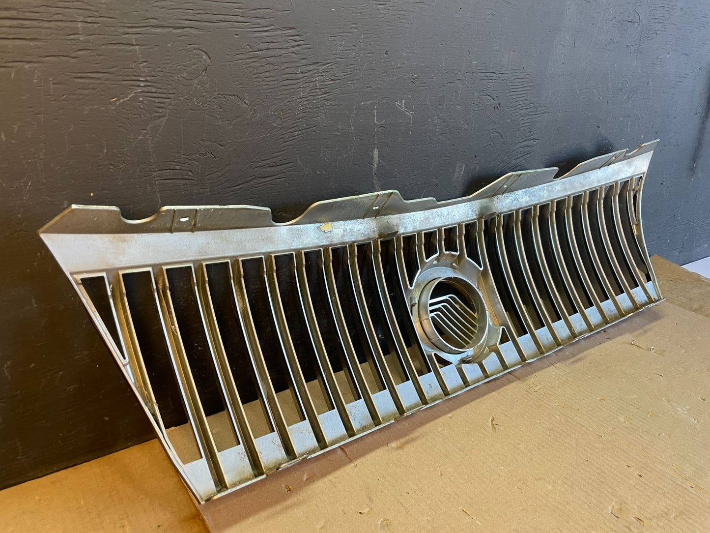 2006 to 2010 Mercury Mountaineer Front Upper Grill Grille Oem AB7879 DG5