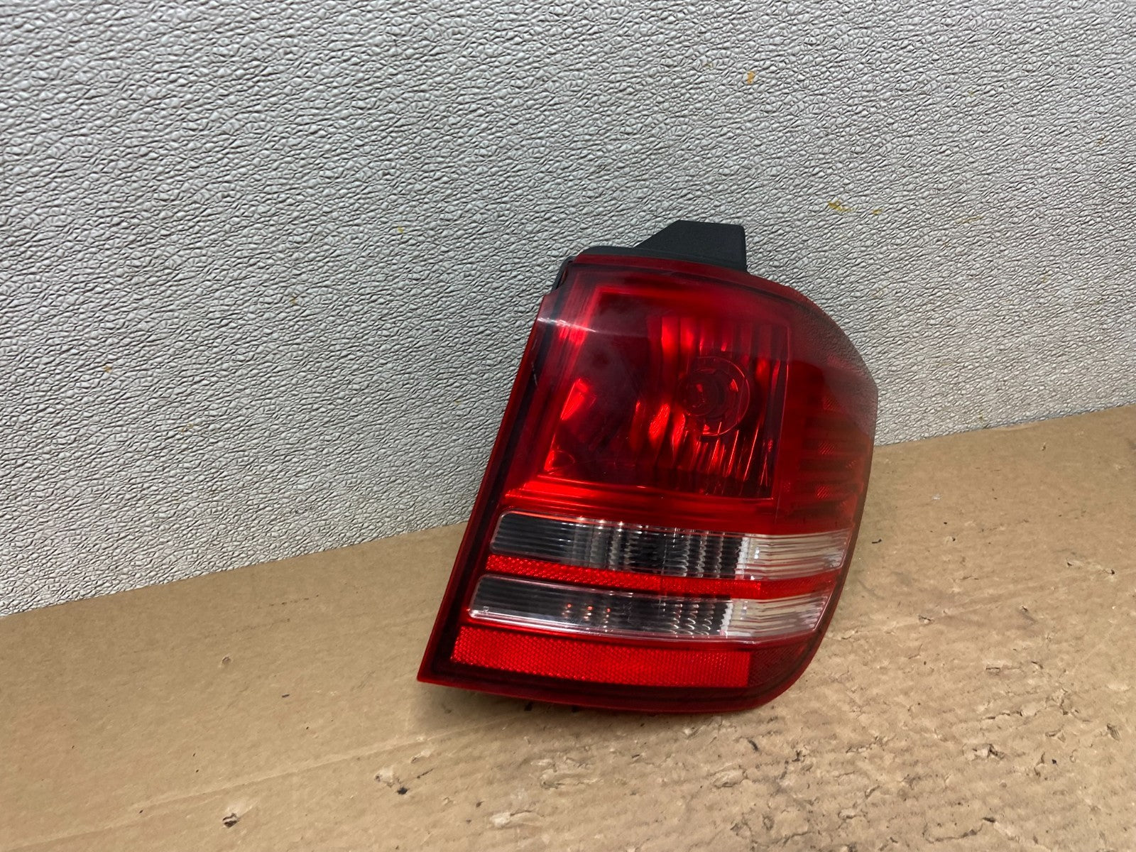 2009 - 2011 Dodge Journey Right Passenger Side Tail Light Oem AB4839 LK2