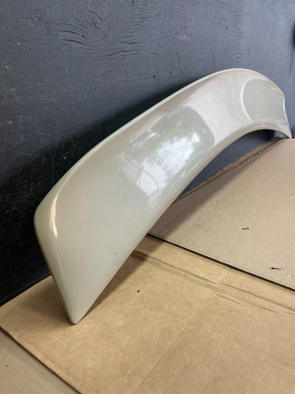 2005 to 2007 Cadillac Upper Rear Spoiler Wing Brake Light 25748502 AE3468 DG2