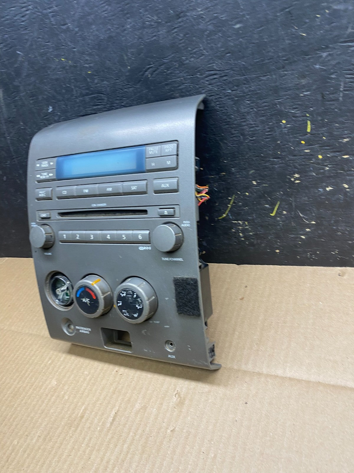 2004 to 2005 Nissan Armada Bose Radio CD Player A/C Climate Control U5878 DG4