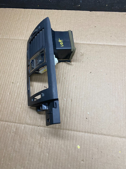 2006 to 2011 Cadillac DTS Dash Center Air Vent Heater Bezel u5892 DG3