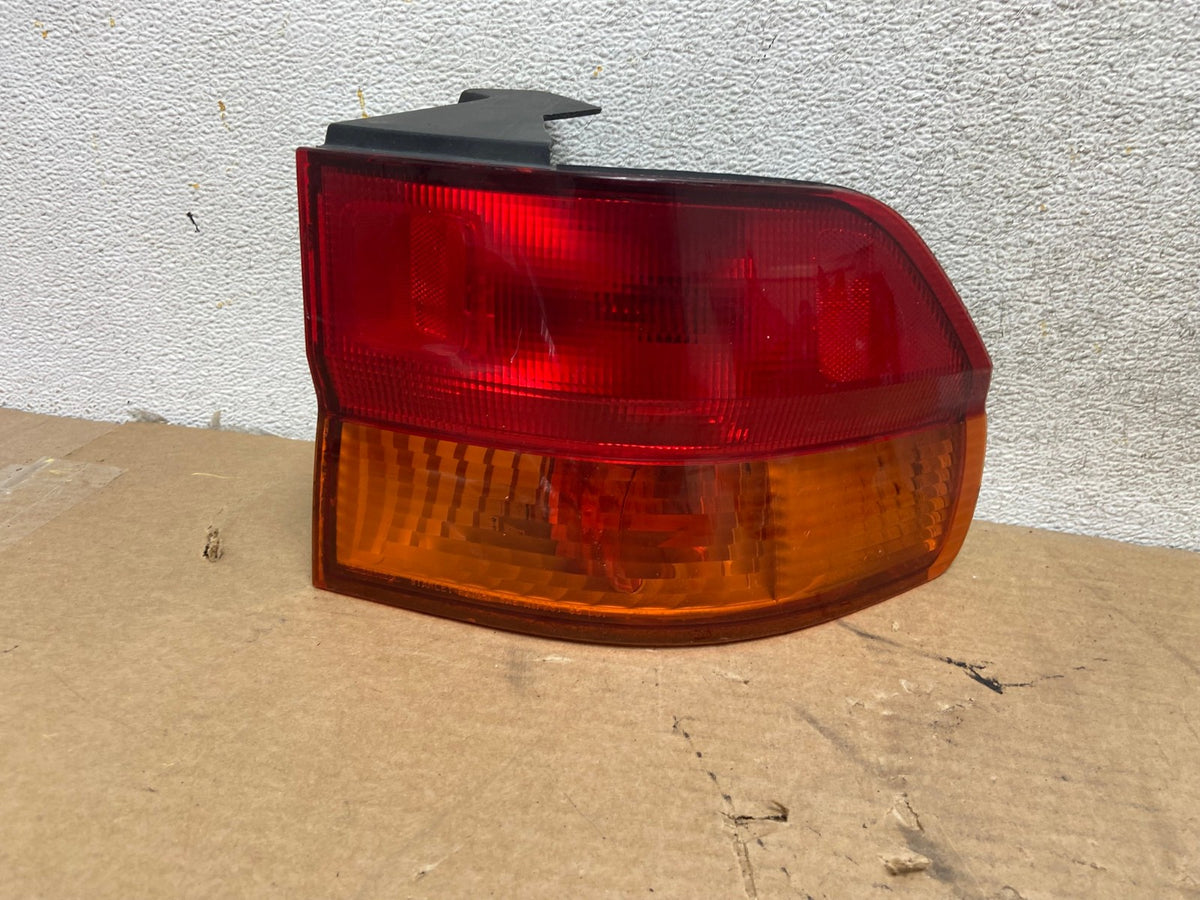 1999 2000 2001 Honda Odyssey Right Passenger Side Tail Light AH4336 LK0