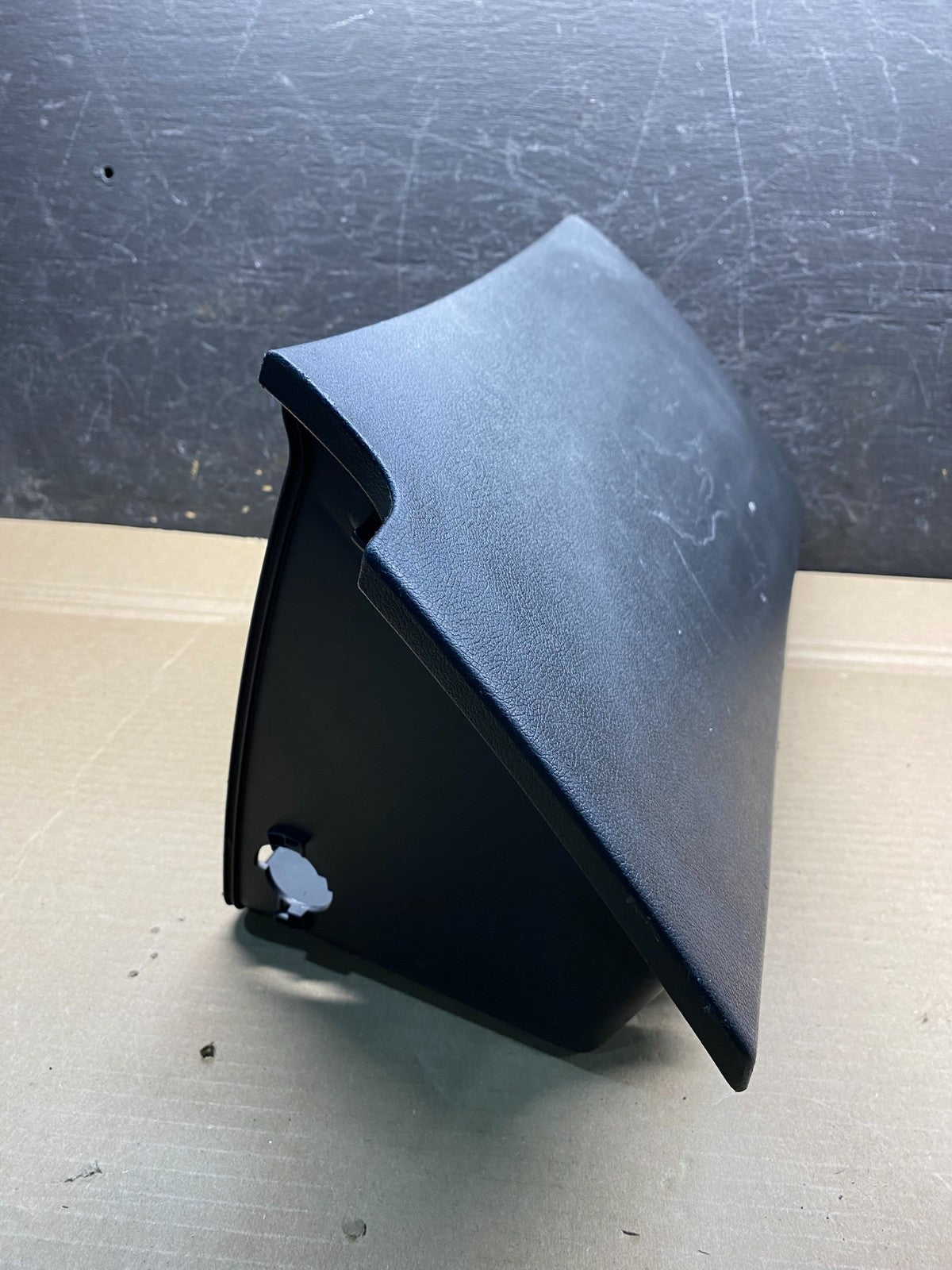 2011 to 2016 Hyundai Elantra Right Passenger Side Glove Box AH7569 DG1