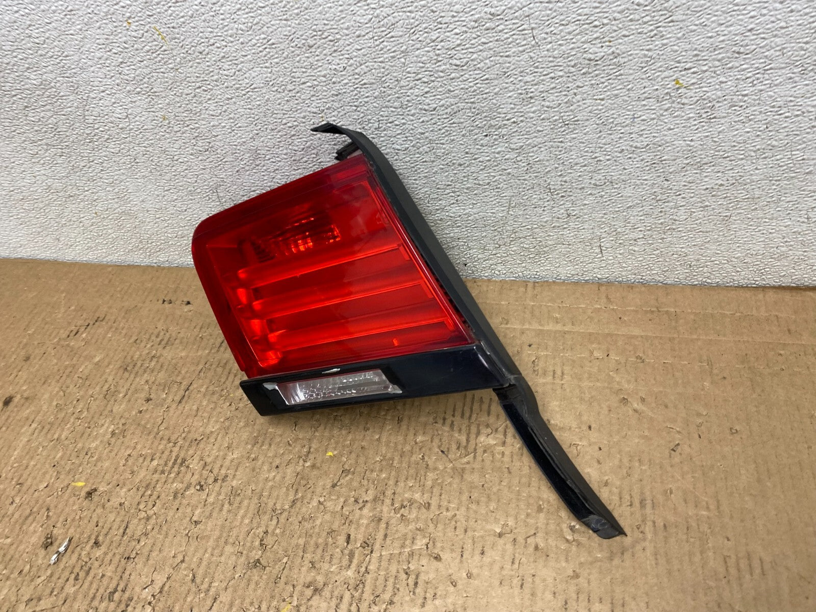 2009 - 2012 Bmw 7-Series F01 F02 750i Left Driver LH  Inner Tail Light G18381
