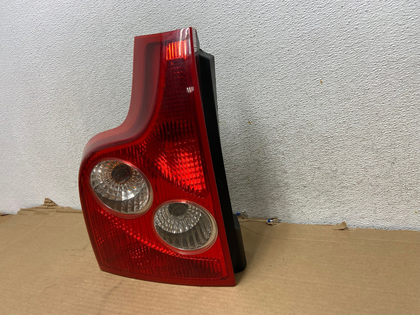 2003 2004 2005 2006 Volvo XC90 Left Driver LH Lower Tail Light AG9161 LK2