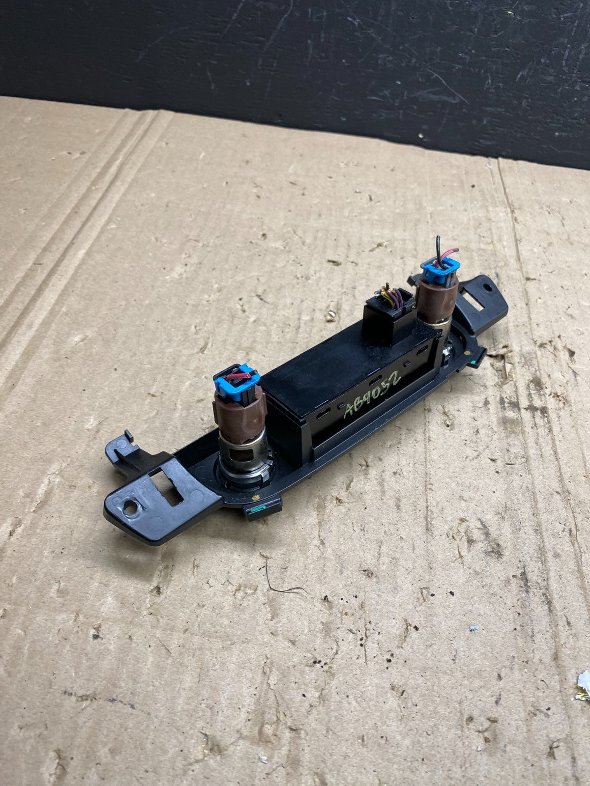 2007 - 2014 Chevrolet Tahoe Yukon Pedal Traction Control Switch OEM ab9052 DG3