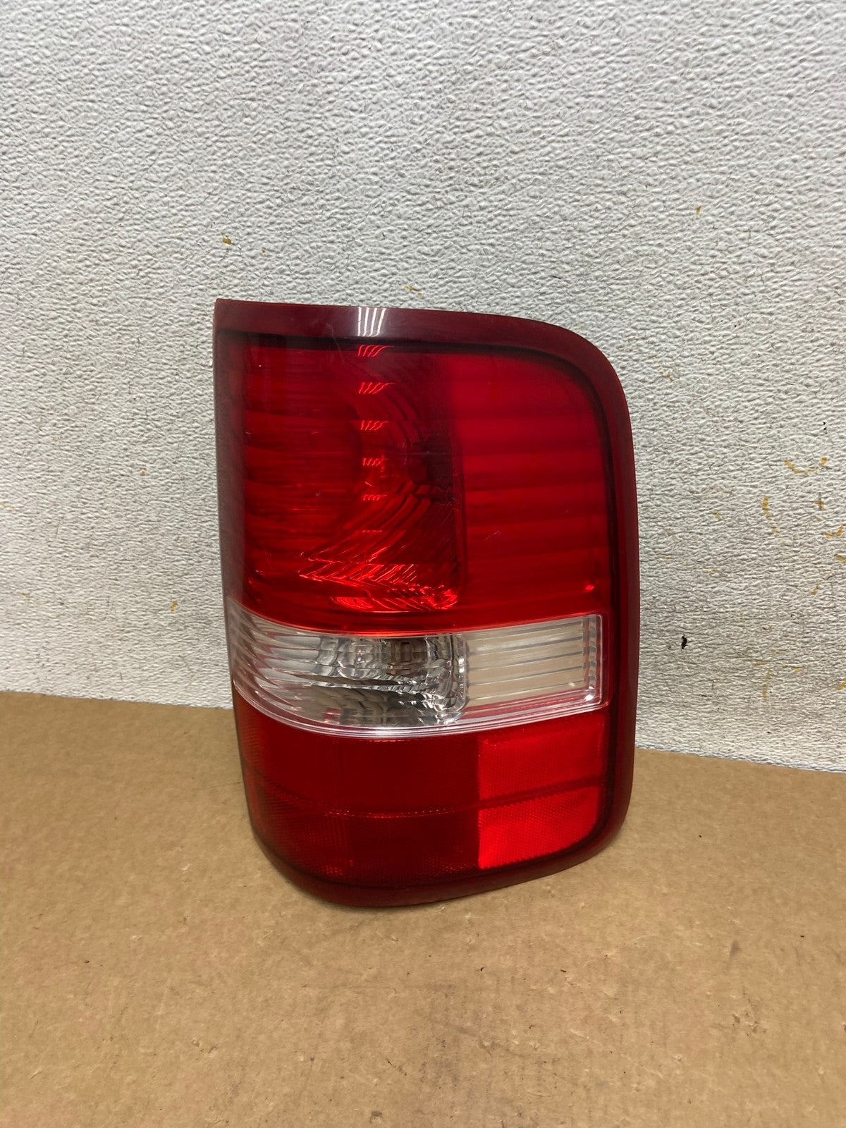 2004 to 2008 Ford F150 F-150 Right Passenger RH Side Tail Light AI3325 LK0