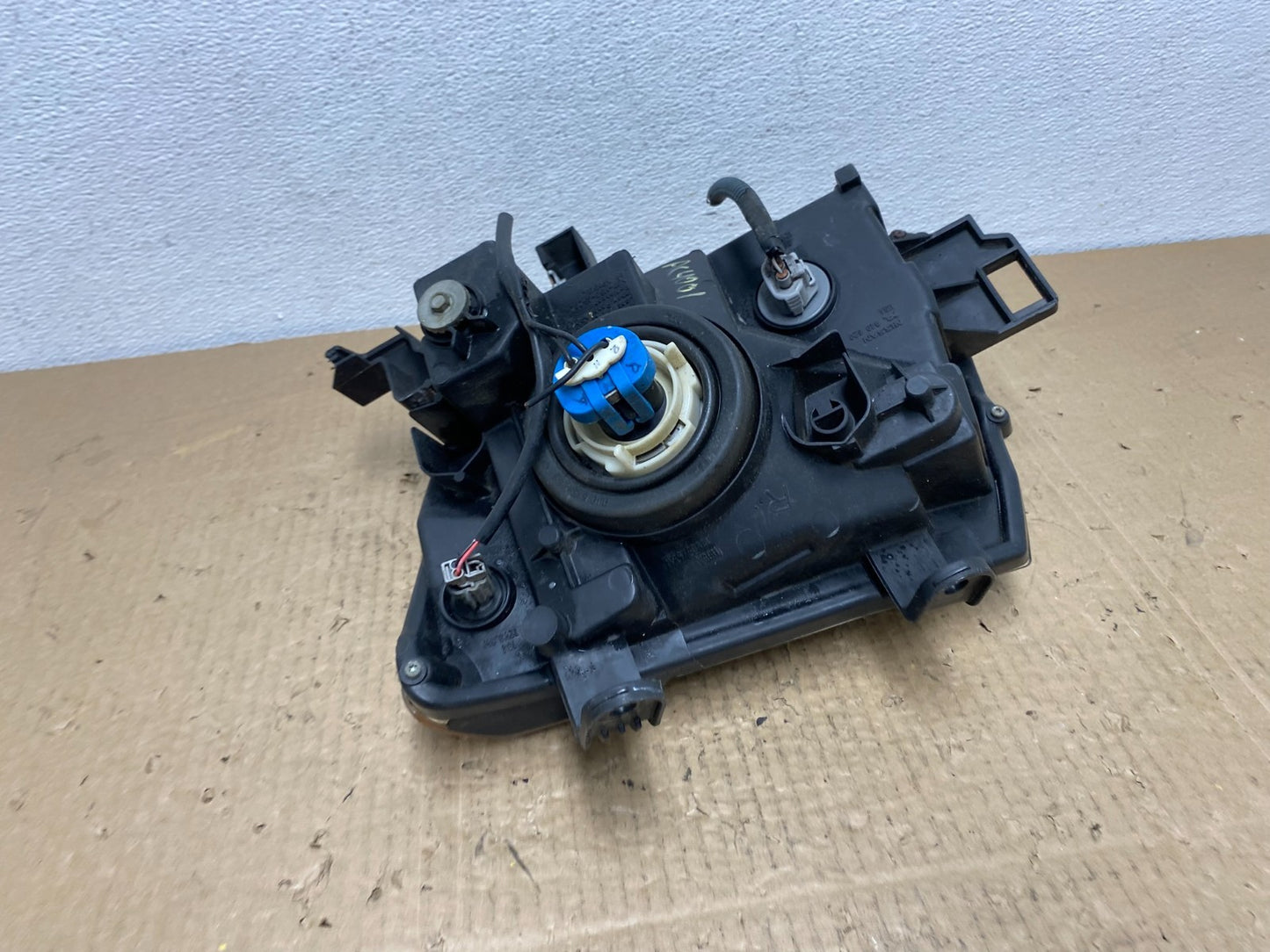 2005-2015 Nissan Xterra Right Passenger RH Headlight OEM AC4001 DW5