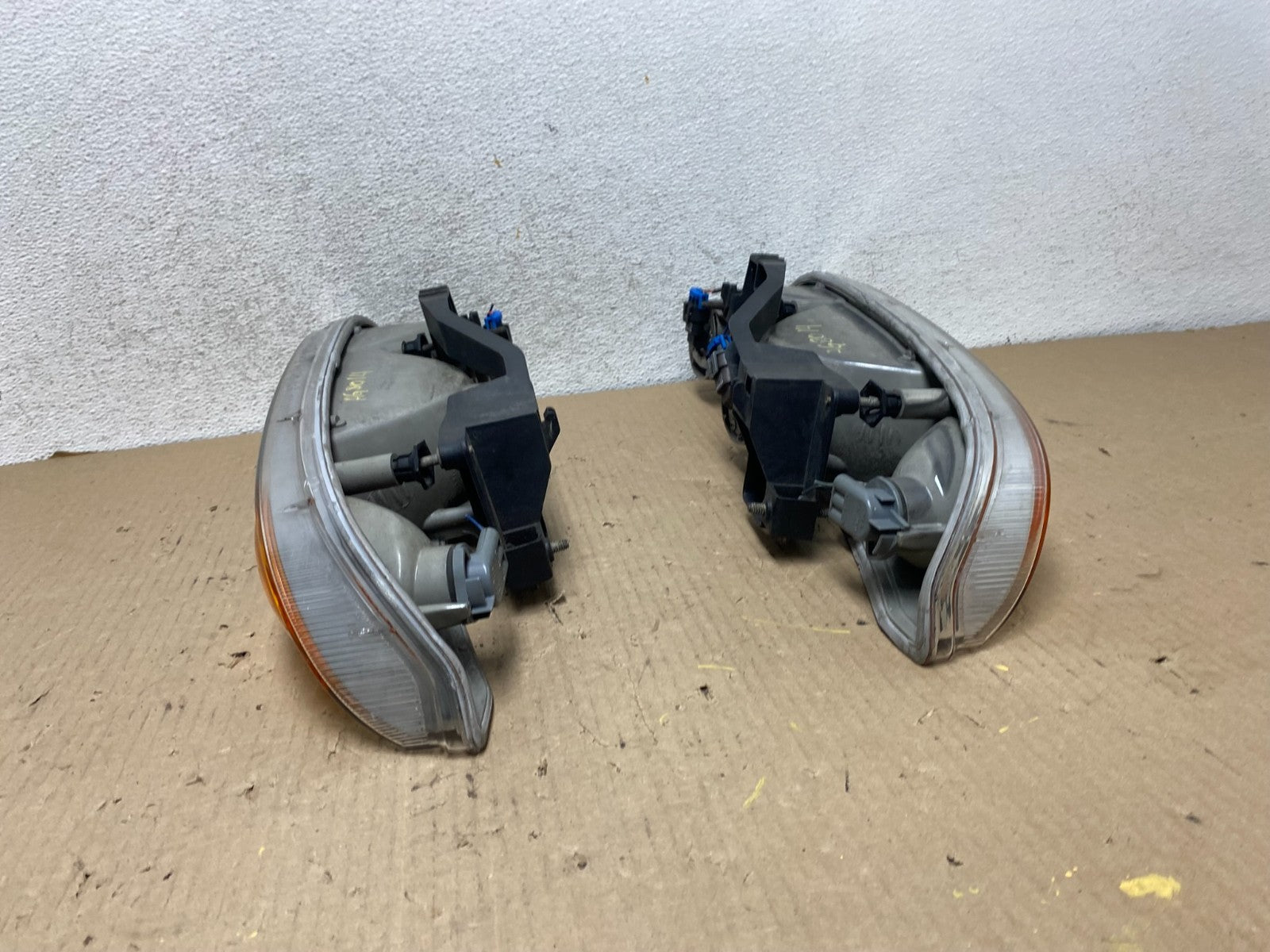 1998 - 2002 Saturn SL SL1 SL2 S Series Left+Right Halogen Headlights AG8014 DW7