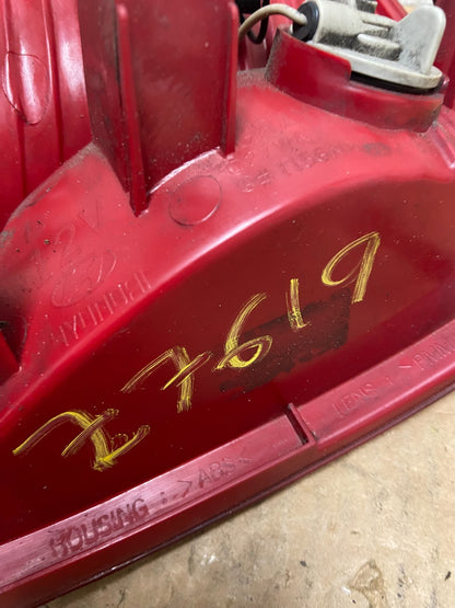 2001-2003 Sedan Hyundai Elantra Left Driver Lh Side Tail Light Oem Z7619 DW10