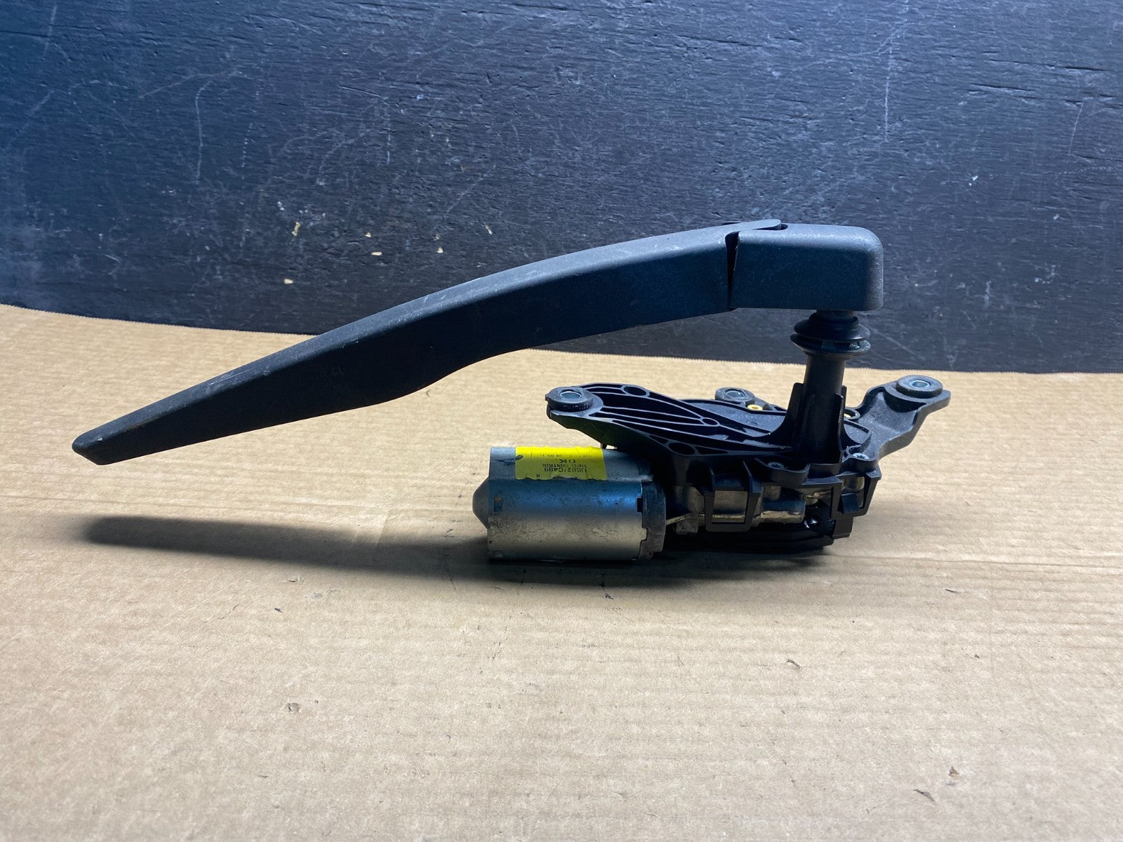 2011 to 2019 Ford Explorer Rear Windshield Wiper Motor af7773 DG3