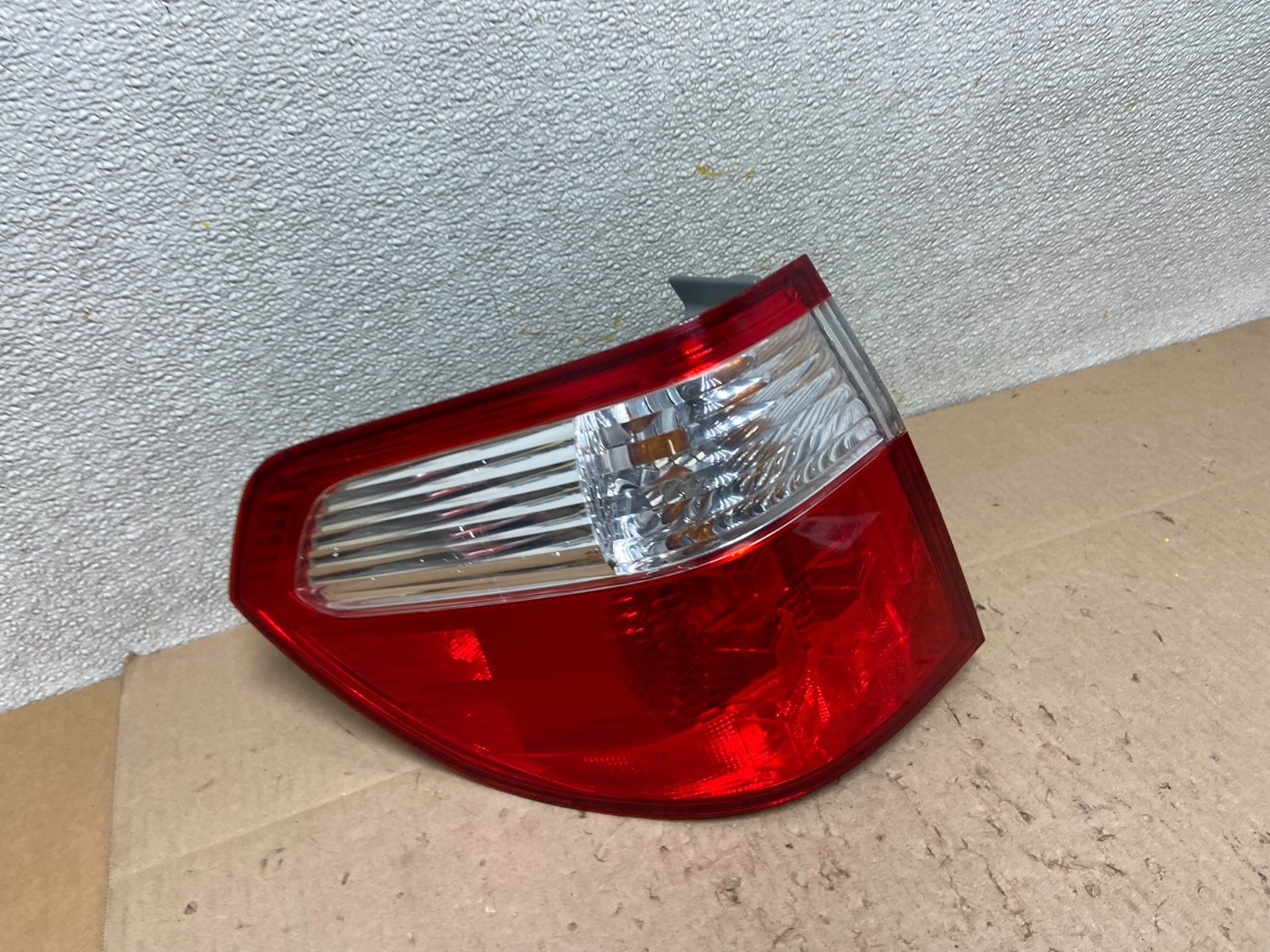 2005 2006 2007 Honda Odyssey Left Driver LH Side Tail Light Z6329 DW2