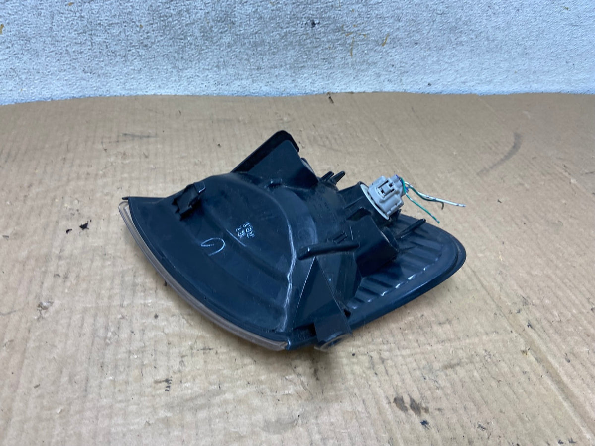 2005 to 2006 Toyota Tundra Left Driver LH Side Turn Signal Light AI7956 LK4