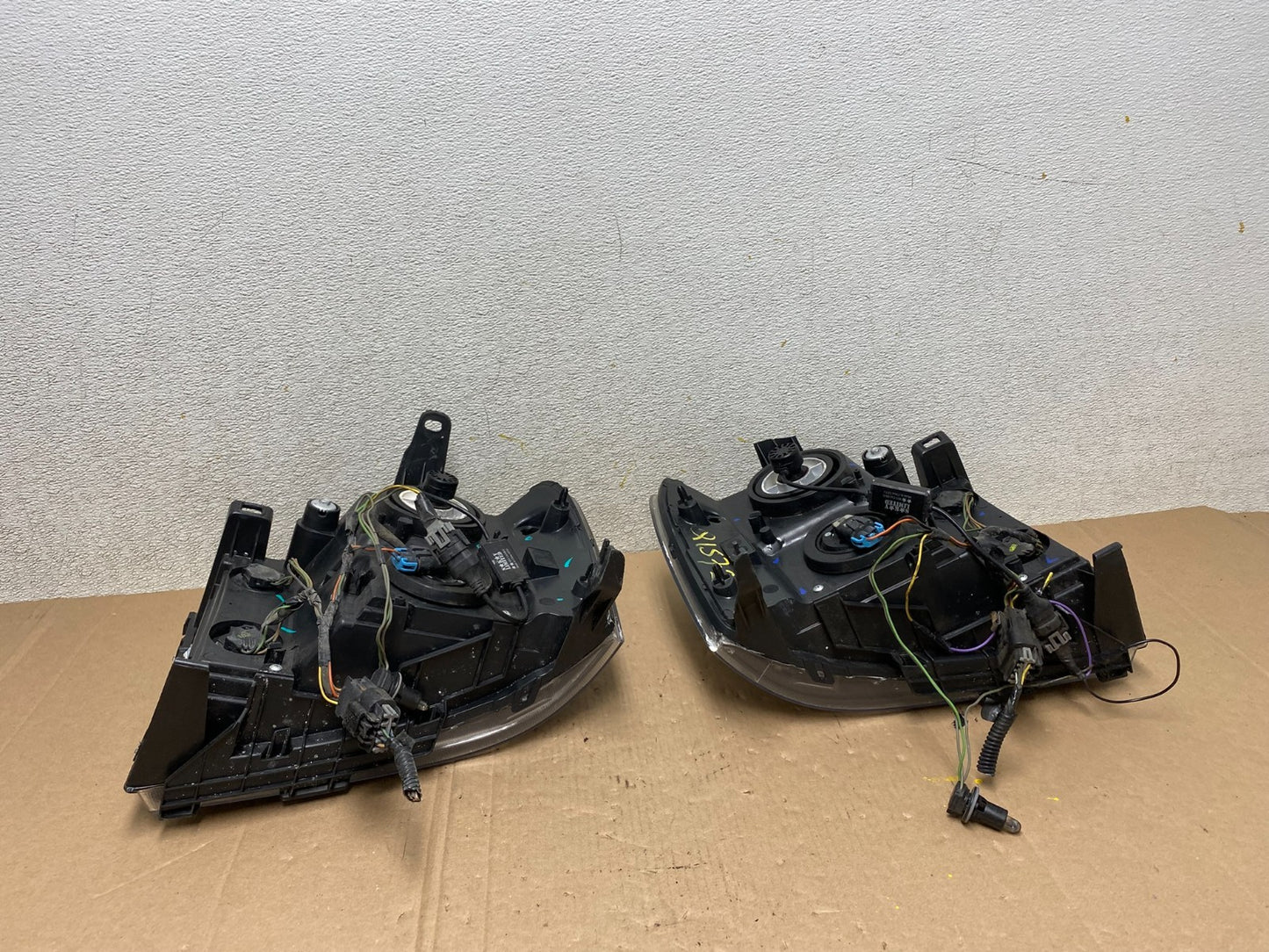 2007 - 2014 GMC Sierra Left+Right Side Black Halogen Headlights Q1572 DW11