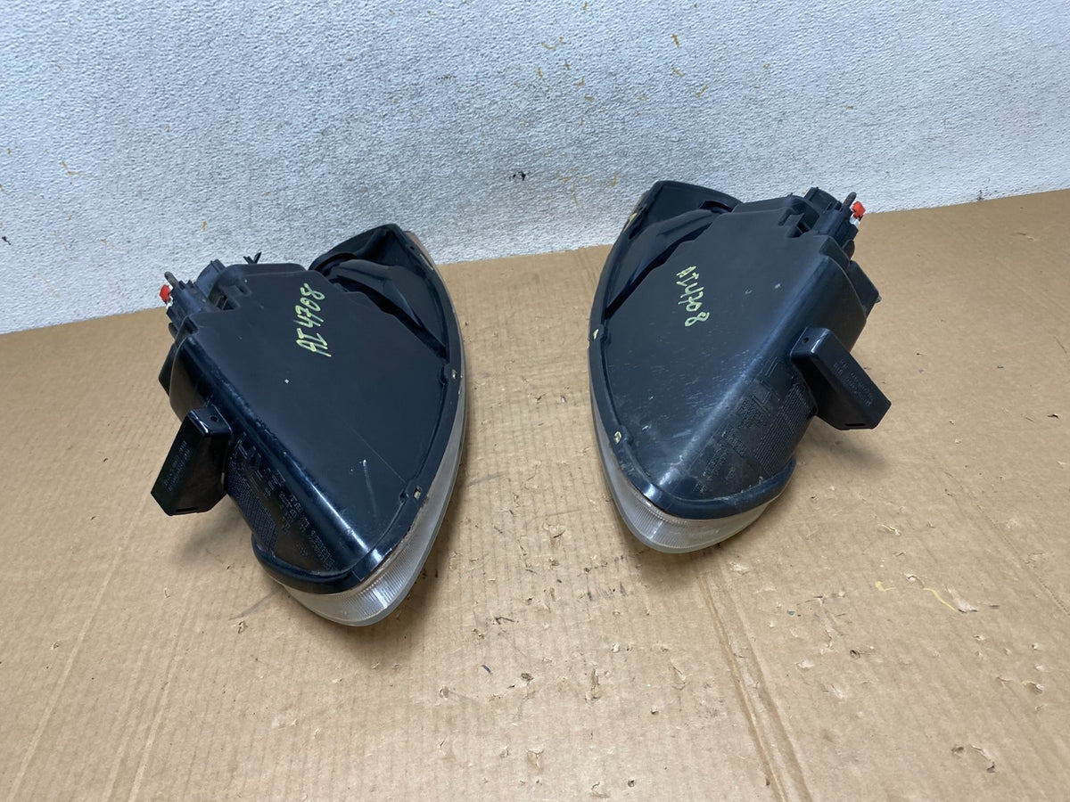 2001 - 2006 Dodge Stratus Left+Right Set Halogen Headlight AI4708 DG9