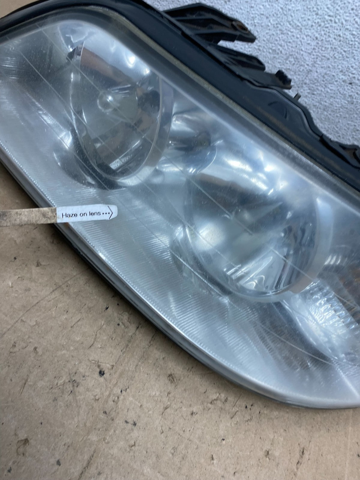2005 to 2011 Lincoln Town Car Left Driver LH Side Headlight AE6132 DW4