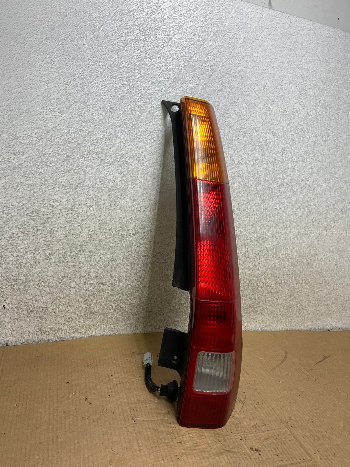 2002 - 2004 Honda Crv Cr-v Right Passenger Rh Side Tail Light AI8047 LK2