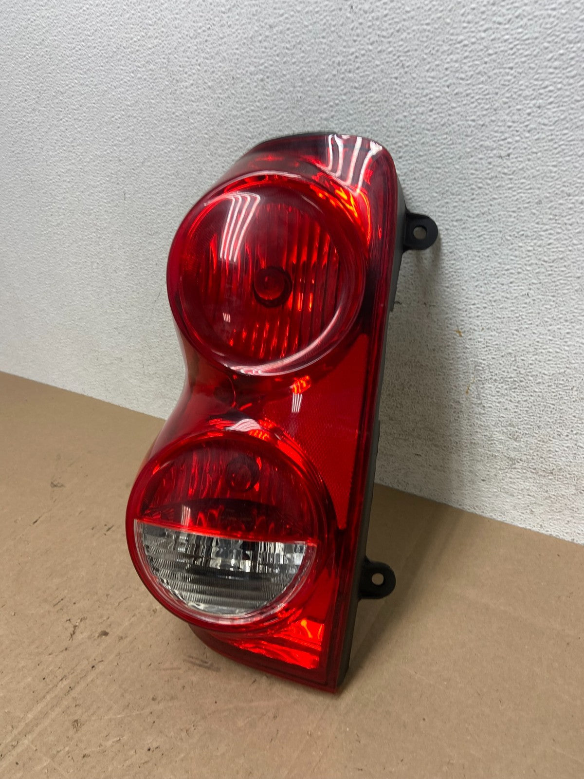 2004-2009 Dodge Durango Tail Light Left Driver Side LH AE6038 DW1