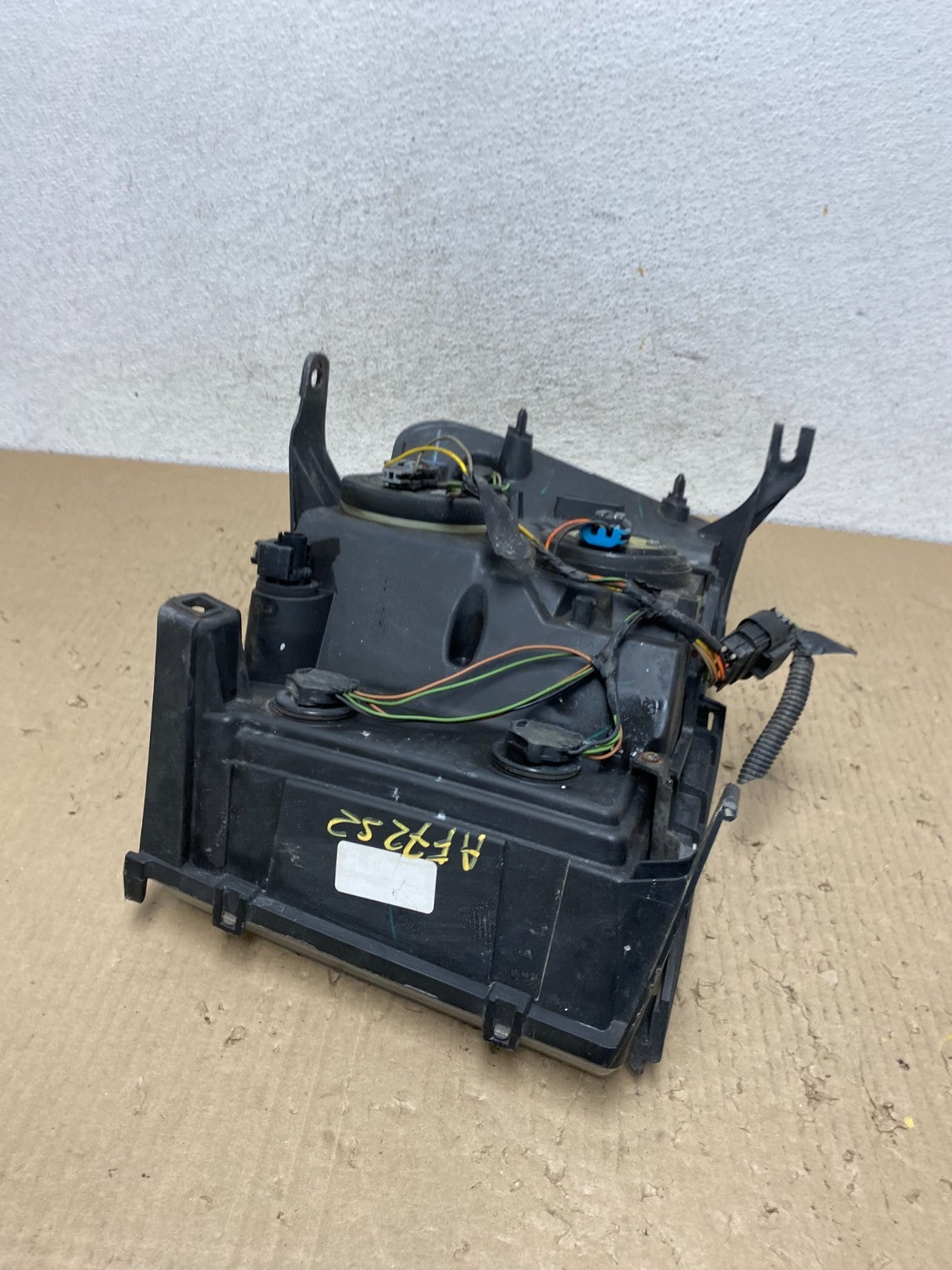2007 - 2014 GMC Sierra Right Passenger RH Halogen Headlight AF7252 DW7
