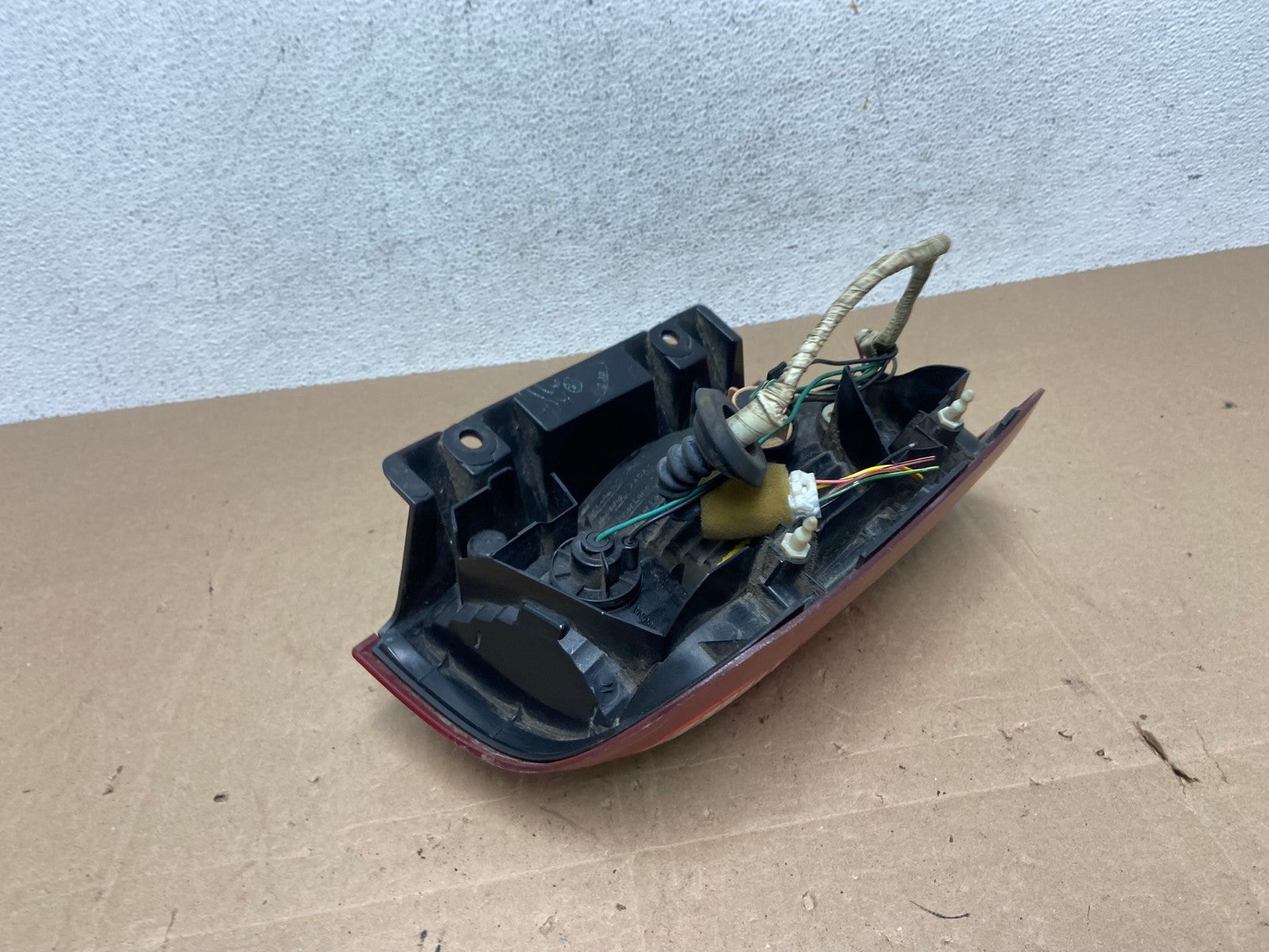 1999 to 2004 Nissan Pathfinder Right Passenger Rh Side Tail light AE5072 LK4