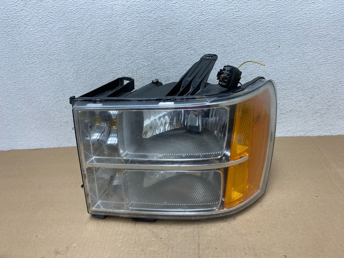 2007 - 2014 GMC Sierra Left Driver LH Side Halogen Headlight AG4556 DW0