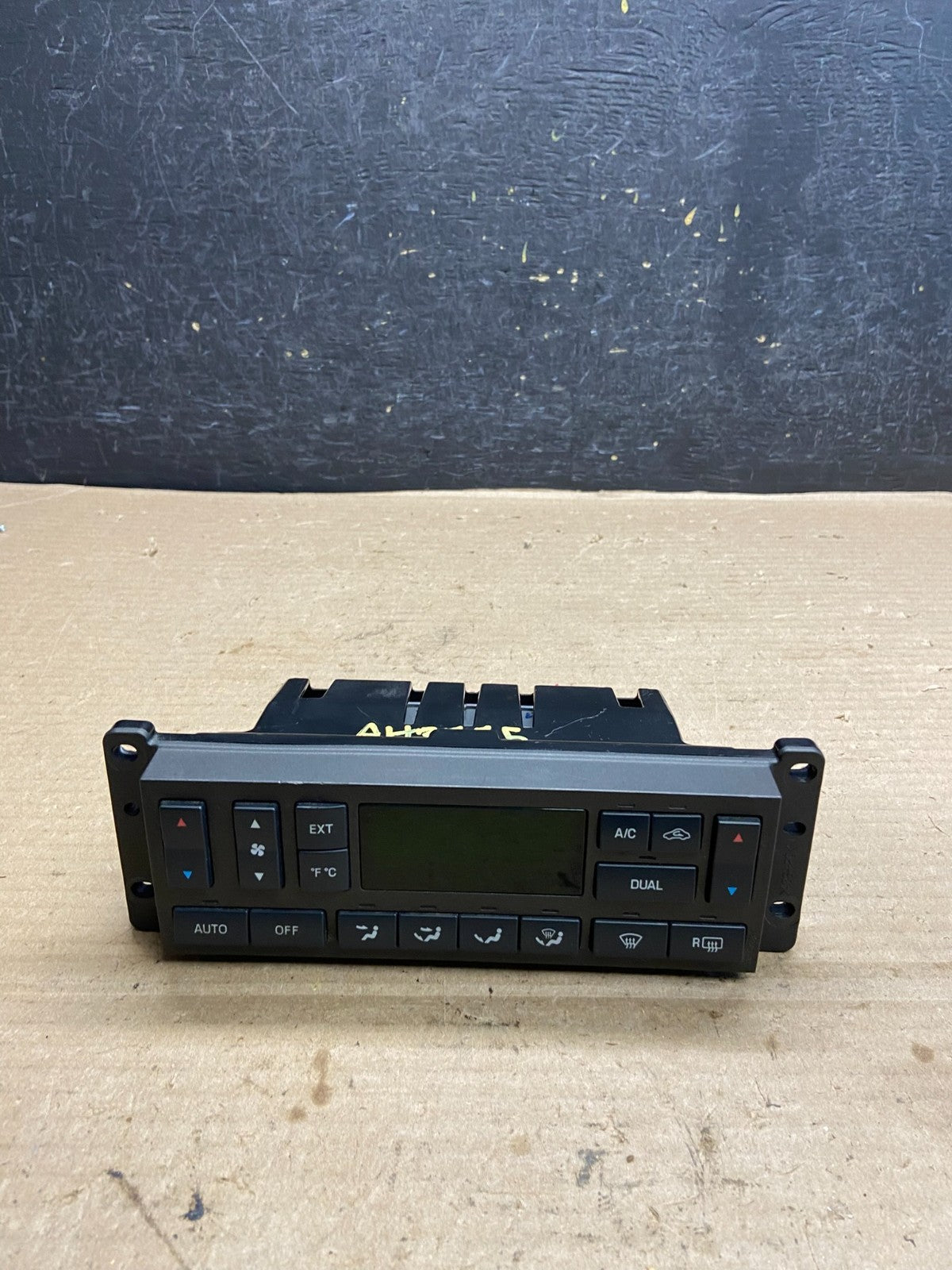 2003 to 2006 Lincoln Town Car Climate Control Panel AH3775 DG0