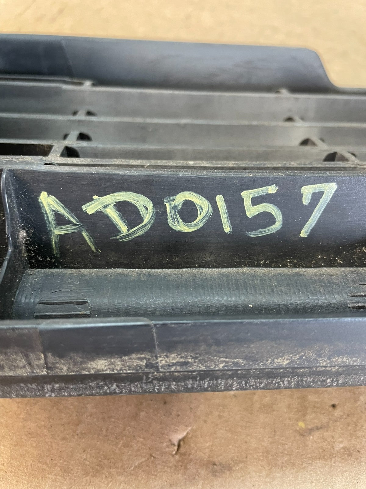 1993 to 1994 Nissan Sentra Front Upper Grill Grille AD0157 DG5