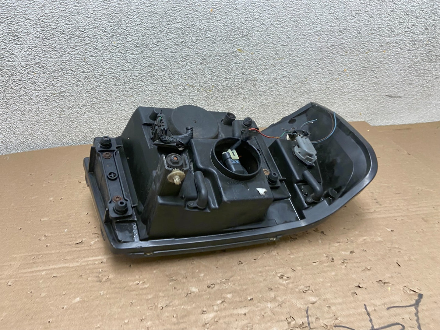2002 to 2009 Gmc Envoy Left Driver Lh Side Headlight Halogen Oem AB1594 DW6