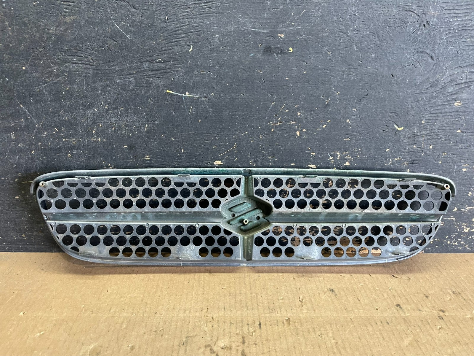 1998 to 2002 Suzuki Baleno Esteem Front Upper Grill Grille aa5958 DG3