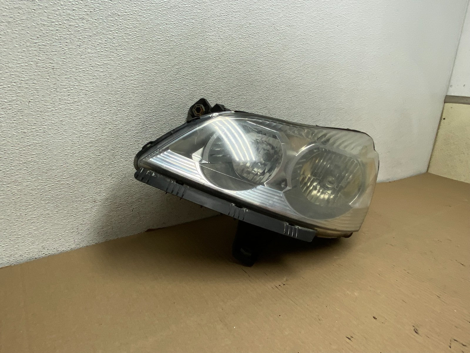 2009 to 2012 Chevrolet Traverse Left Driver Side Halogen Headlight AG7908 DW1