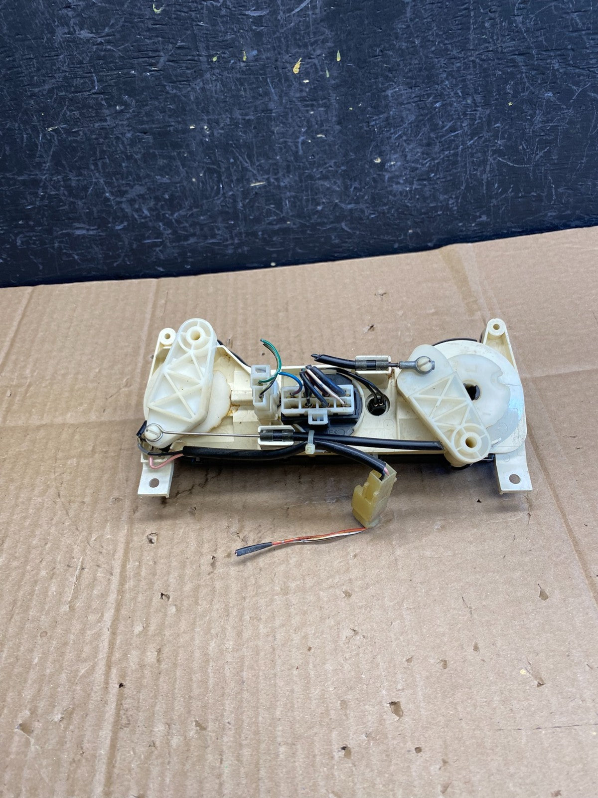 1994-1997 Mitsubishi Galant AC Heat Temp Climate Control Switch AC94333