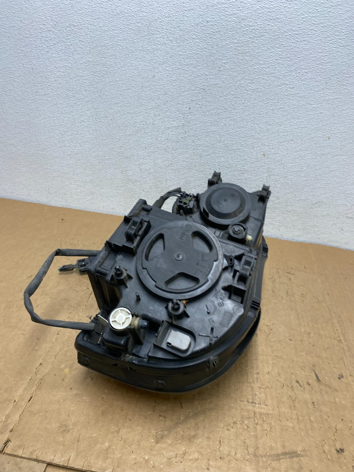 2003 to 2006 Volvo XC90 Right Passenger Rh Side Headlight Halogen AD0660 DW6