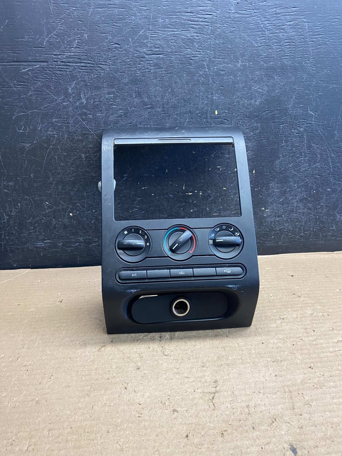 2004 to 2008 Ford F150 Radio Climate Dash Bezel Surround Black ah5453 DG0