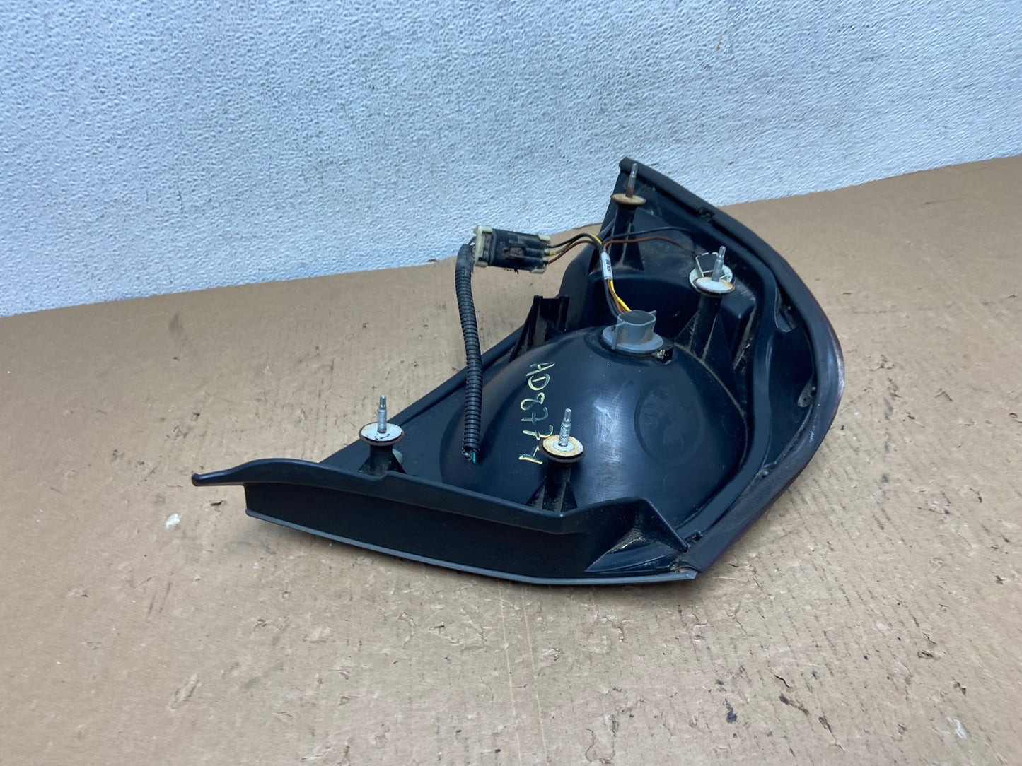2000 to 2005 Chevrolet Impala Right Passenger Rh Side Tail Light AD8774 LK4