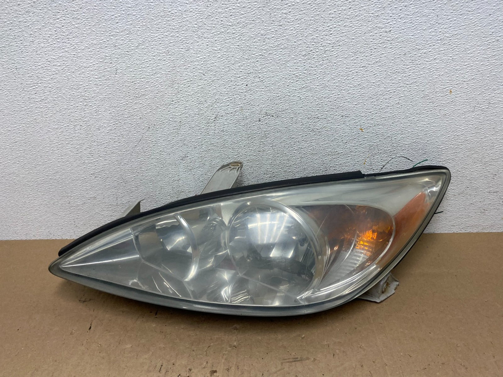 2002 2003 2004 Toyota Camry Left Driver Lh Side Halogen Headlight AE6088 DW0