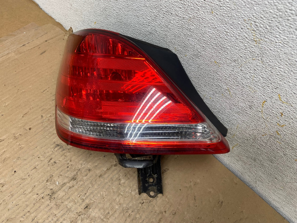 2005-2010 Toyota Avalon Left Driver Lh Side Tail Light AH2960 LK2