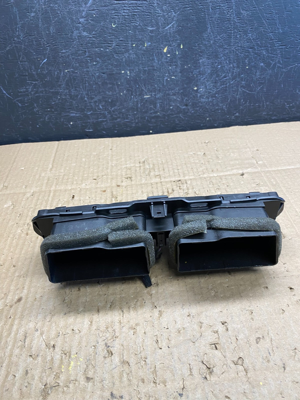 2013 to 2016 Ford Fusion Center Dash Air Vents DS73-19K617-A ad1885 DG3
