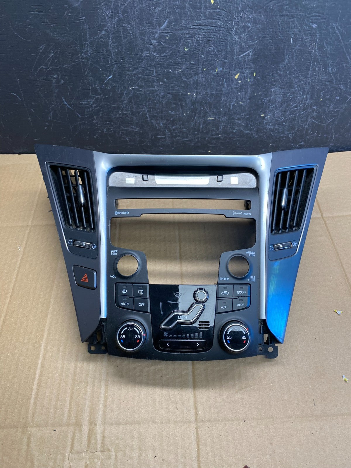 2011 - 2014 Hyundai Sonata Center Radio Climate Control Air Vent Bezel AC9266 DG0