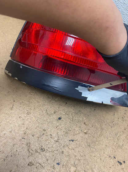 1998-2003 Ford Crown Victoria Left+Right Side Tail Lights T0989 DW5