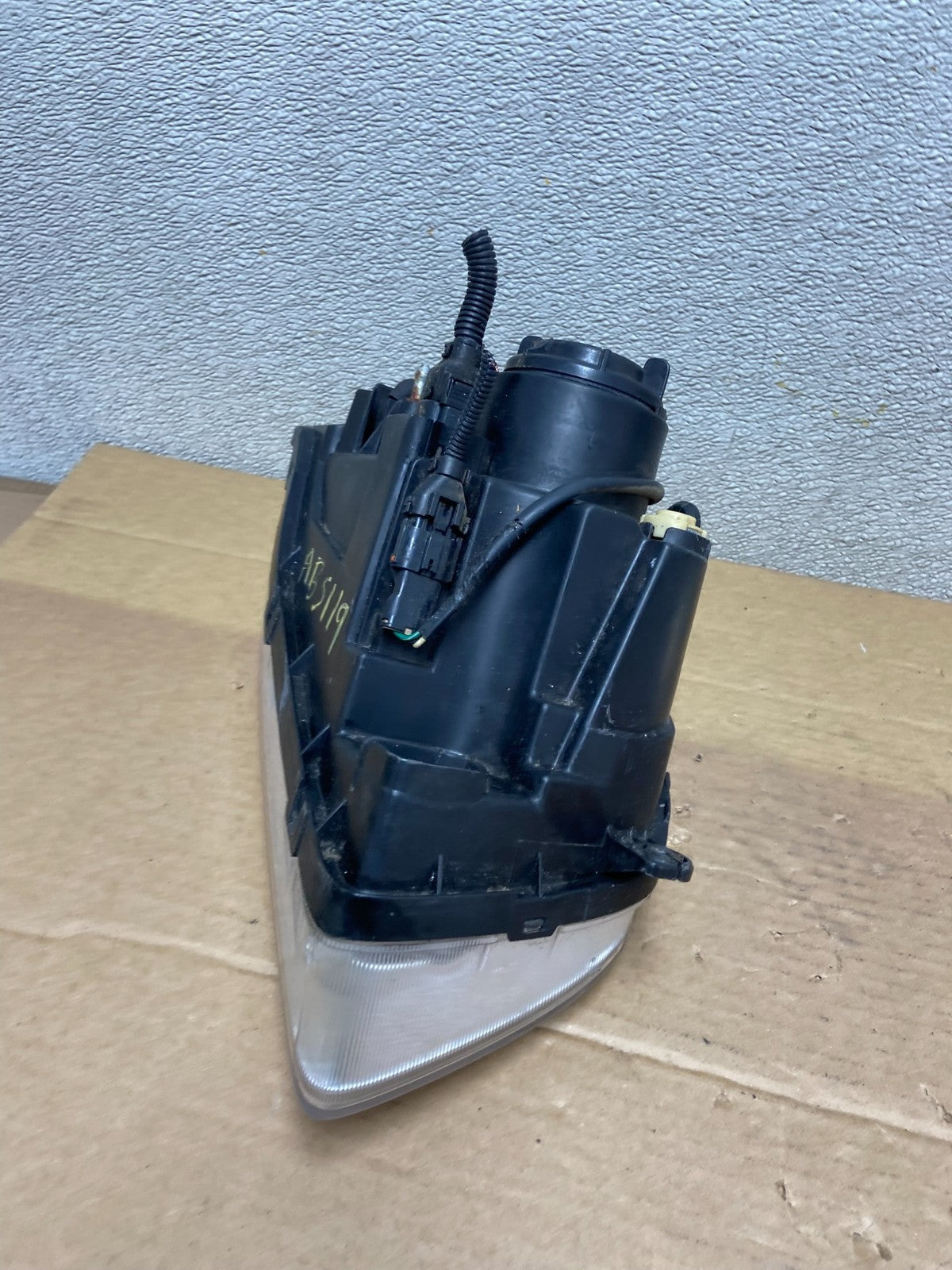 2003-2004 Kia Optima Left Driver LH Side Headlight Halogen AB5119   DG6