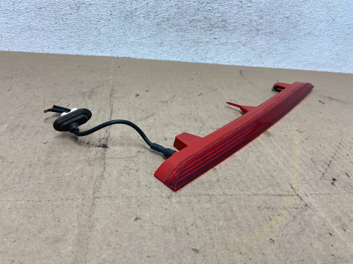 2009 to 2017 Audi Q5 Rear Spoiler 3RD Third Brake Light AE6820 DG2
