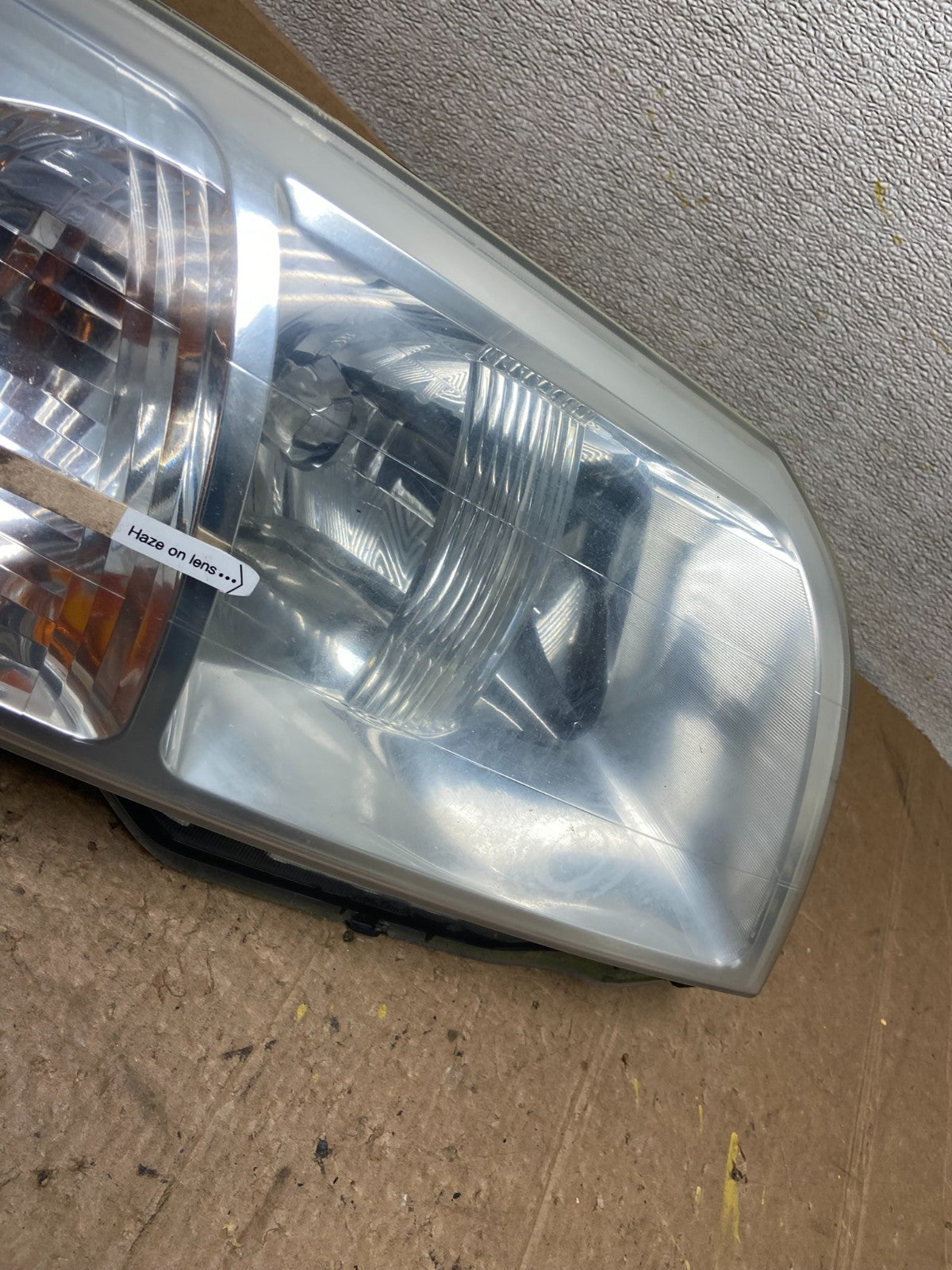 2004 - 2011 Mitsubishi Endeavor Headlight Right Passenger Rh Side Oem AA3844 DW4