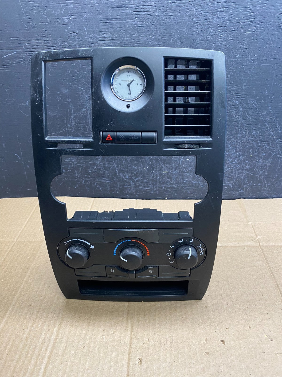 2005 to 2007 Chrysler 300 Dash Heater A/C Climate Control Radio Panel AC9335 DG0