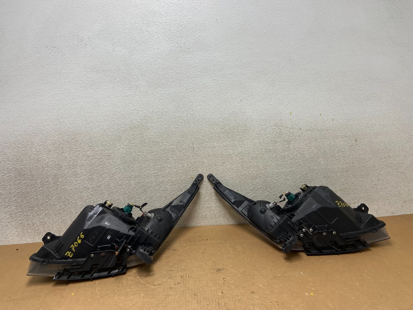 2011 to 2015 Chevrolet Cruze Halogen Left+Right Set Headlights Z7066 DW7