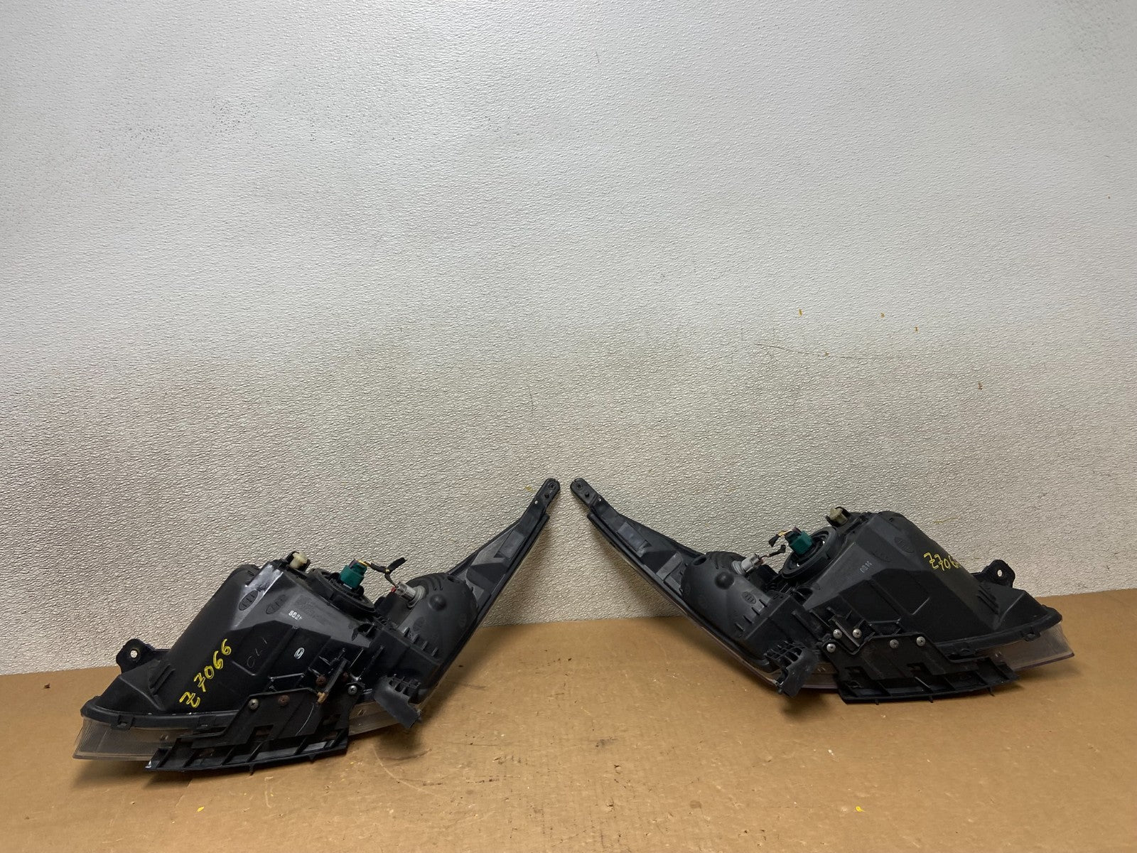 2011 to 2015 Chevrolet Cruze Halogen Left+Right Set Headlights Z7066 DW7