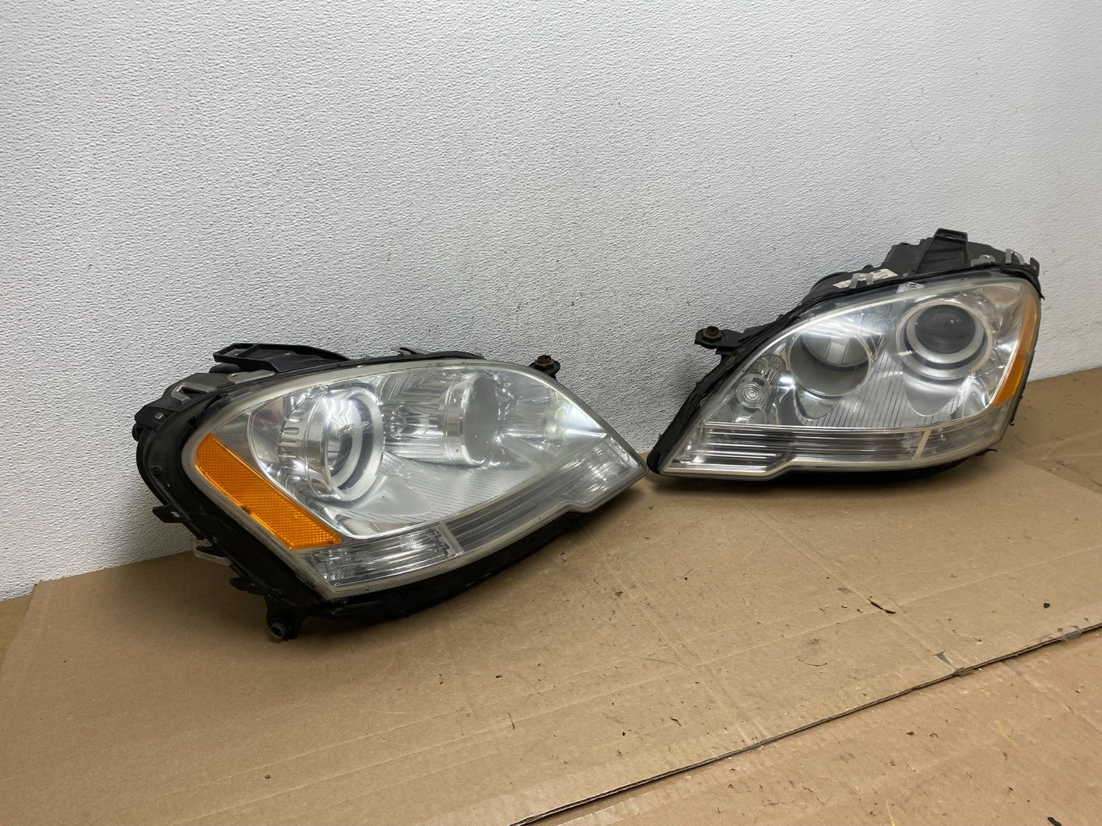 Halogen 2009-2011 Mercedes-Benz ML Class Left+Right Headlights AE5059 DW2