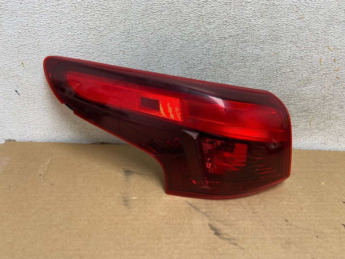 2017 - 2019 Nissan Rogue Sport Left Driver LH Side Tail Light AH4480 DW0