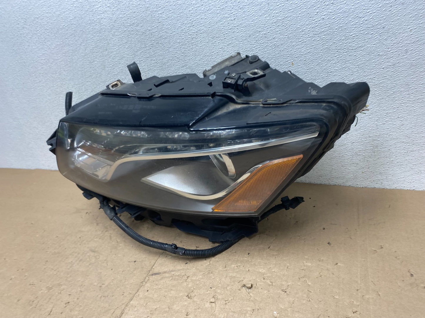 2009-2012 Audi Q5 Left Driver LH Side Xenon HID Headlight AG5641 DW1